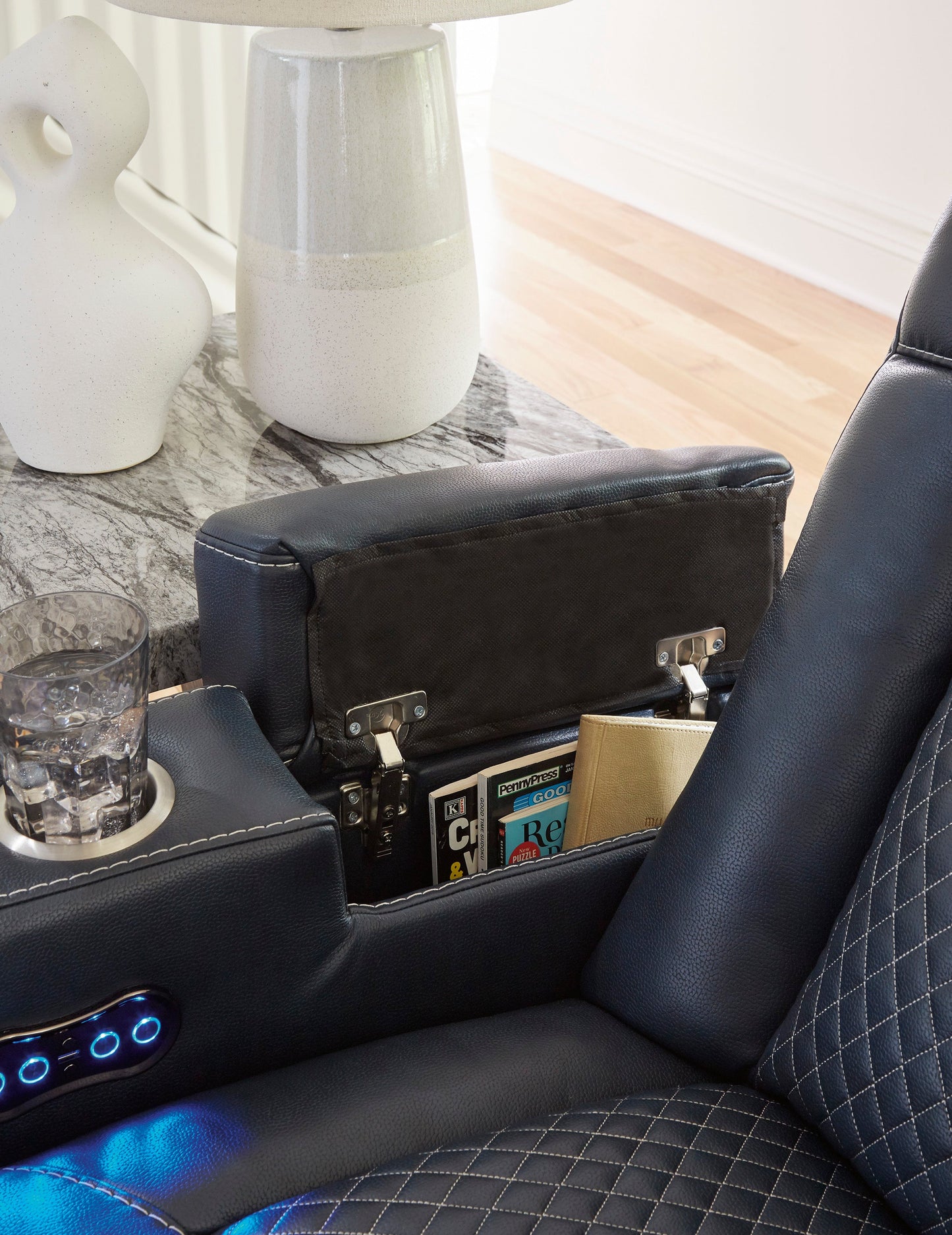 Fyne-Dyme arm storage in Sapphire