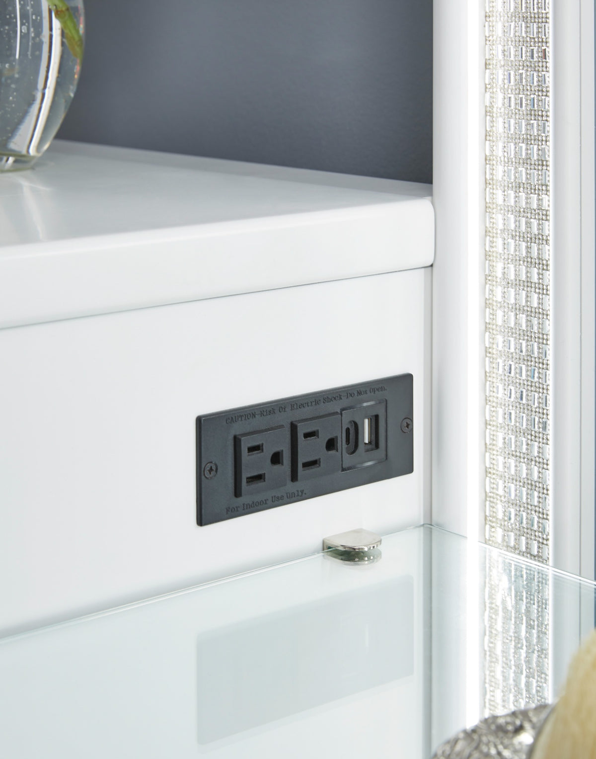 Chalanna vanity AC USB-A and USB-C charging detail, Ashley B822-22