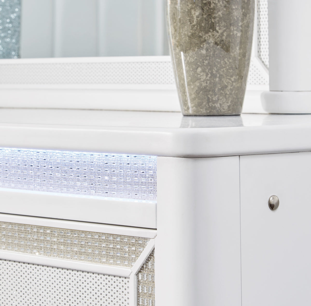 Chalanna dresser LED and rhinestone drawer detail, Ashley B822-31