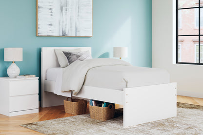 Ashley Onita White bedroom collection — 253-52-89-B100-11